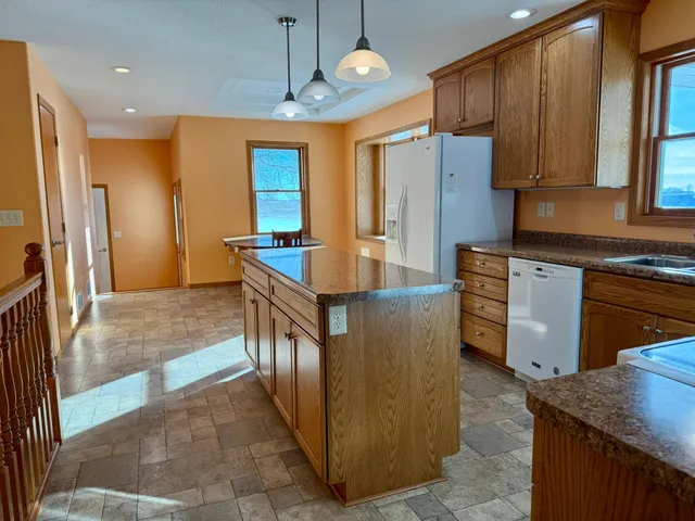 $400,000 | 14490 Highway 12, Kerkhoven, MN 56252