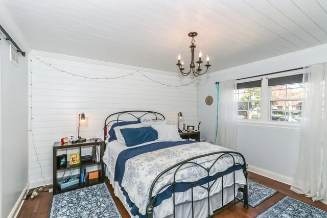 $364,900 | 520 North Lyle Avenue, Elgin, IL 60123