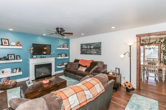 $364,900 | 520 North Lyle Avenue, Elgin, IL 60123