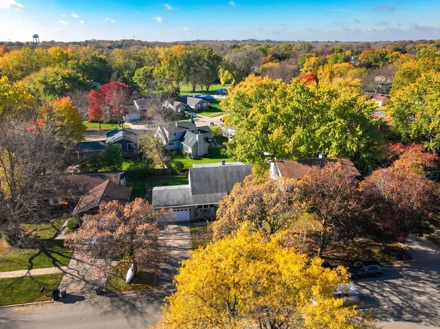 $364,900 | 520 North Lyle Avenue, Elgin, IL 60123