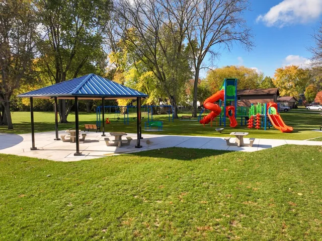 $364,900 | 520 North Lyle Avenue, Elgin, IL 60123