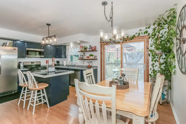 $364,900 | 520 North Lyle Avenue, Elgin, IL 60123