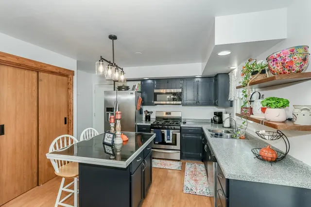 $364,900 | 520 North Lyle Avenue, Elgin, IL 60123