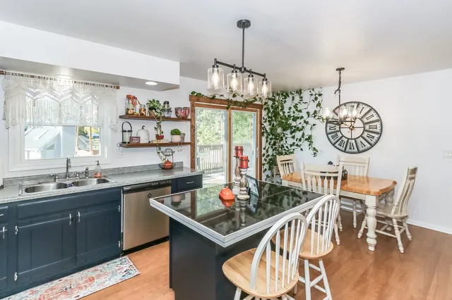 $364,900 | 520 North Lyle Avenue, Elgin, IL 60123