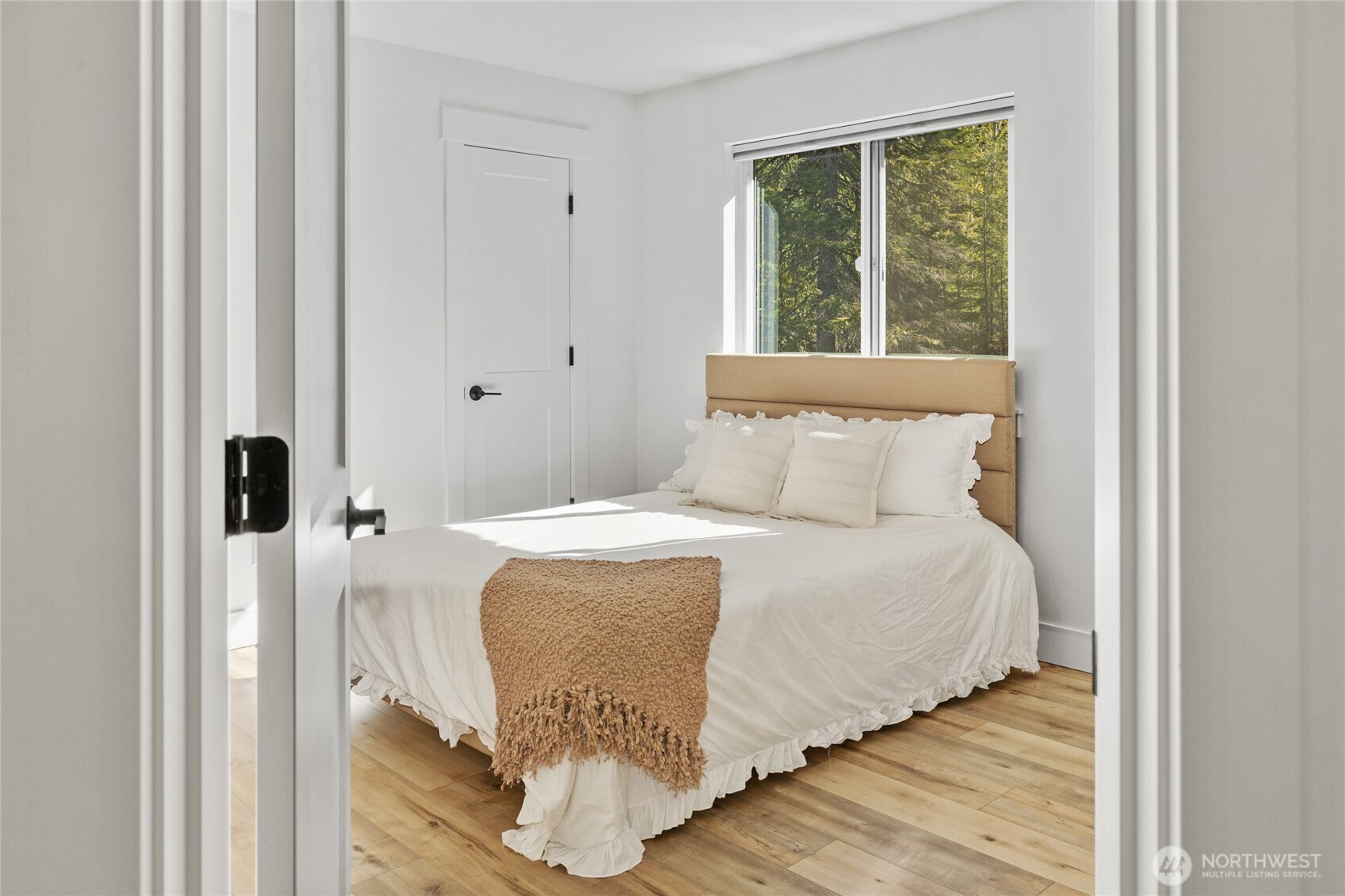630 Silver Creek Road Easton, WA 98925 - Photo 24 of 40 a bedroom with a bed and a window