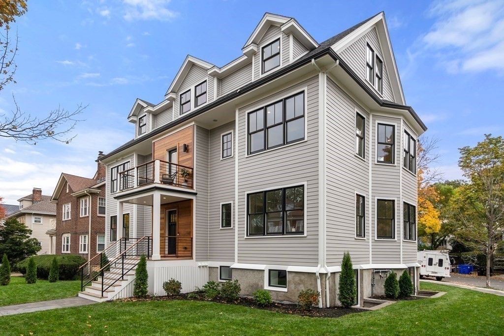 96 Verndale Street, Unit 2 Brookline, MA 02446 - Photo 4 of 31 a front view of a house with a yard