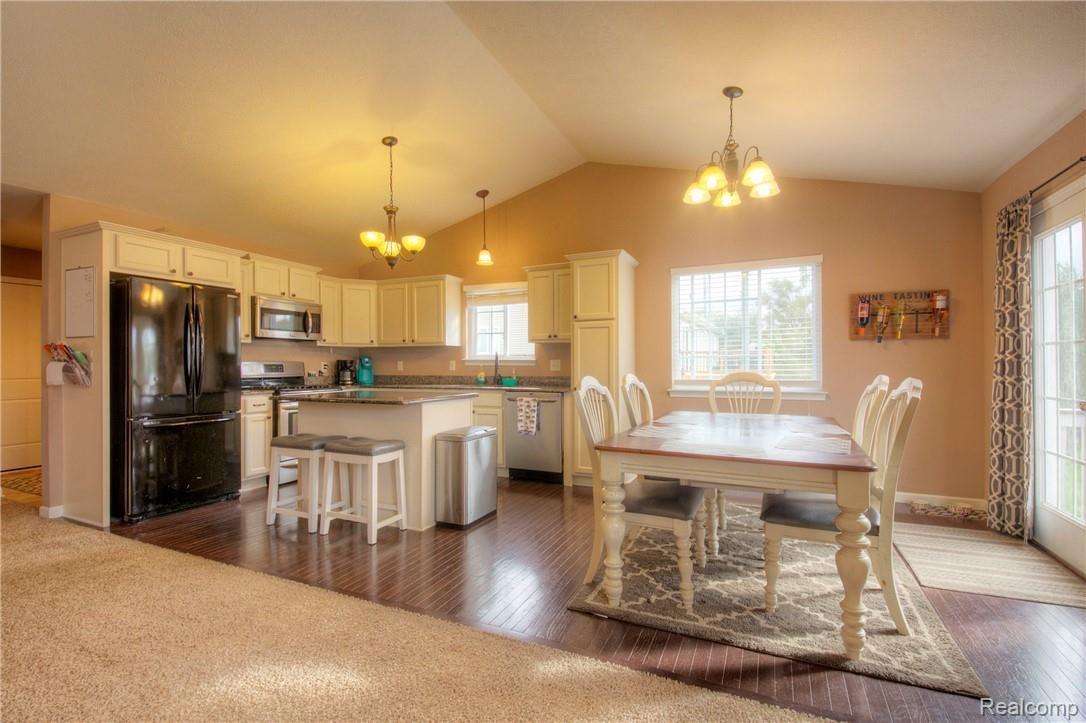 9164 Oneida Way Pinckney, MI 48169 - Photo 6 of 29 930A7962_3_4.jpg