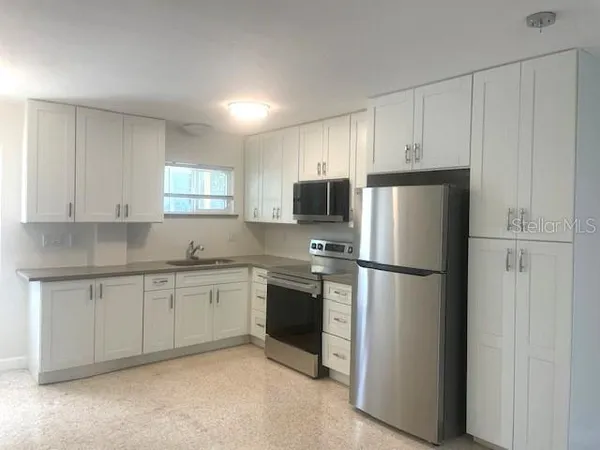 $1,450 | 2155 Wood Street, Unit A6, Sarasota, FL 34237