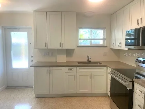 $1,450 | 2155 Wood Street, Unit A6, Sarasota, FL 34237