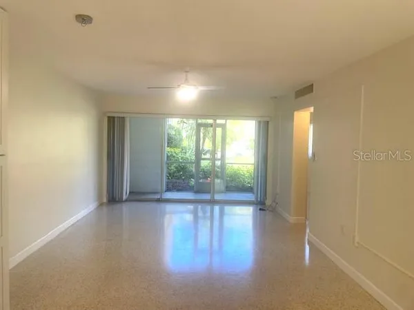 $1,450 | 2155 Wood Street, Unit A6, Sarasota, FL 34237
