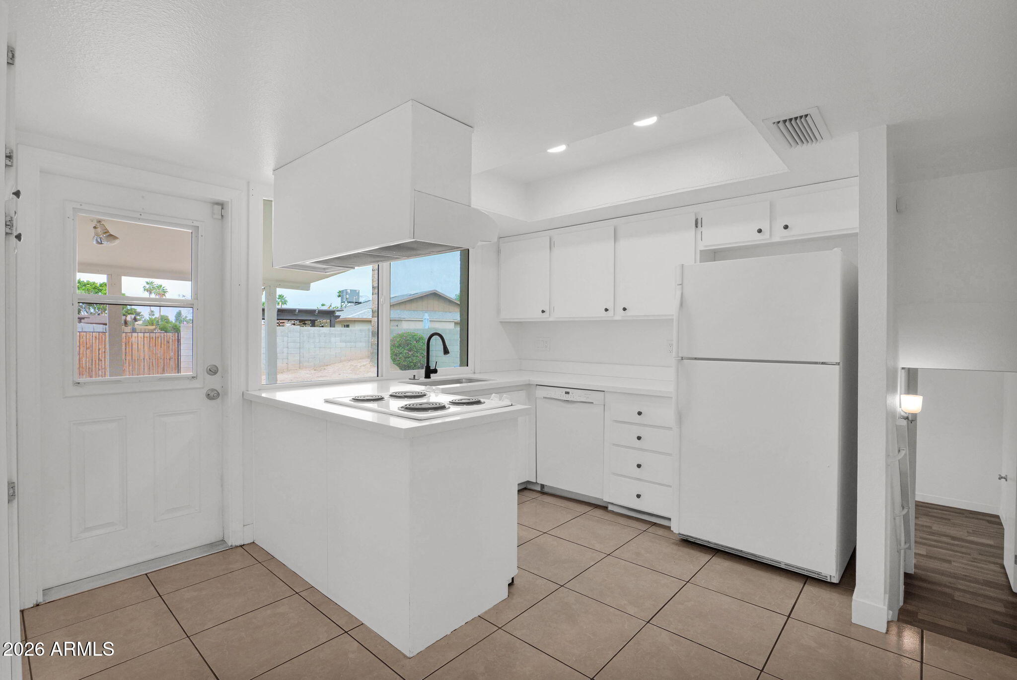 4810 South Elm Street Tempe, AZ 85282 - Photo 3 of 13 Kitchen