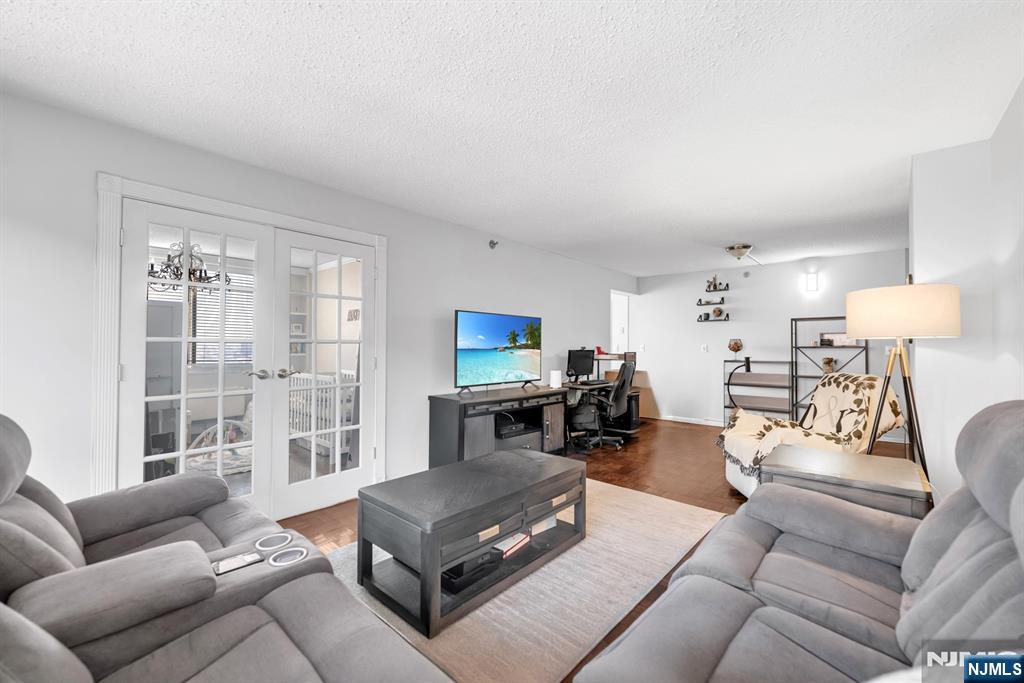 326 Prospect Avenue, Unit 8E Hackensack, NJ 07601 - Photo 3 of 15