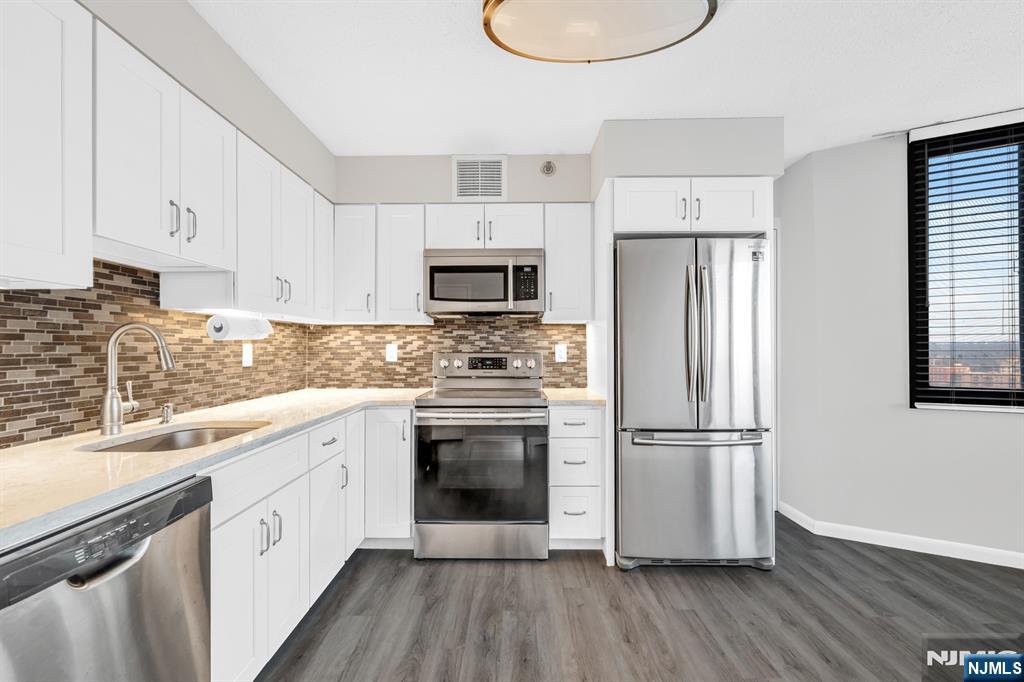 326 Prospect Avenue, Unit 8E Hackensack, NJ 07601 - Photo 8 of 20