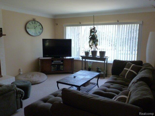 5560 Crooked Lake Road Howell, MI 48843 - Photo 6 of 19 Living Room