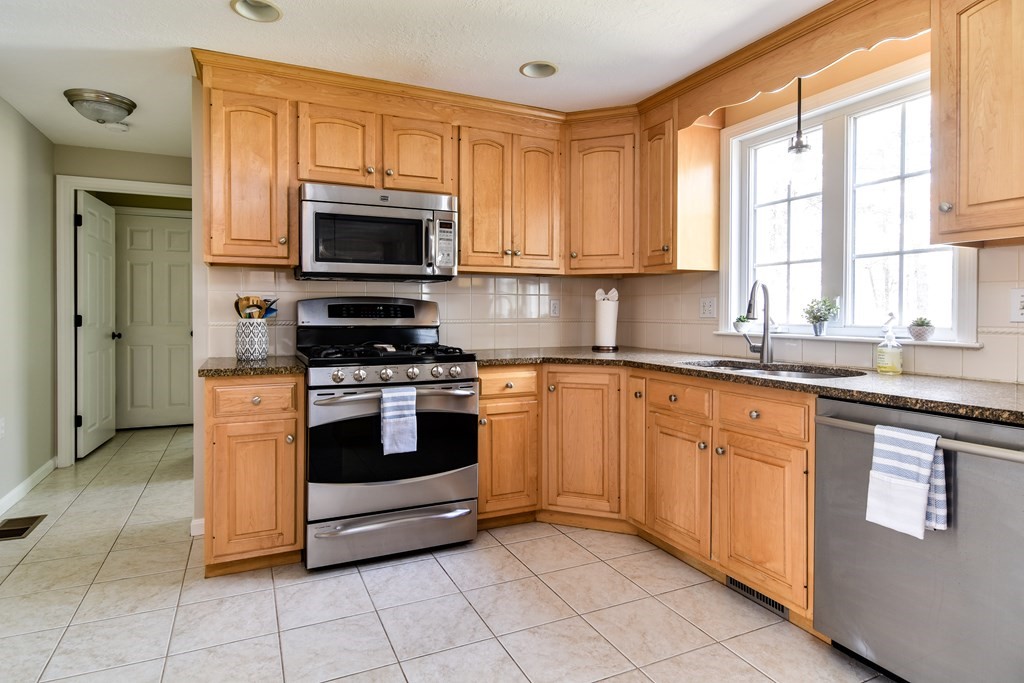 13 Bainbridge Road Bellingham, MA 02019 - Photo 8 of 42 Gallery Image 8