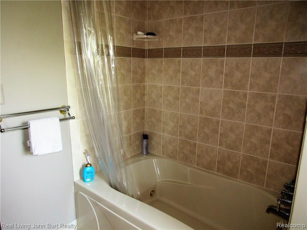 3268 Tamarron Drive Rochester, MI 48309 - Photo 12 of 32 IMG_1223.JPG