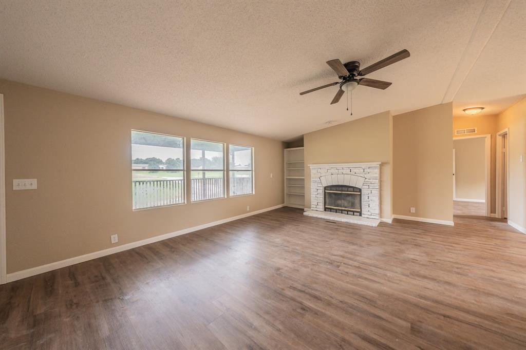 153 Clay Court Springtown, TX 76082 - Photo 8 of 38
