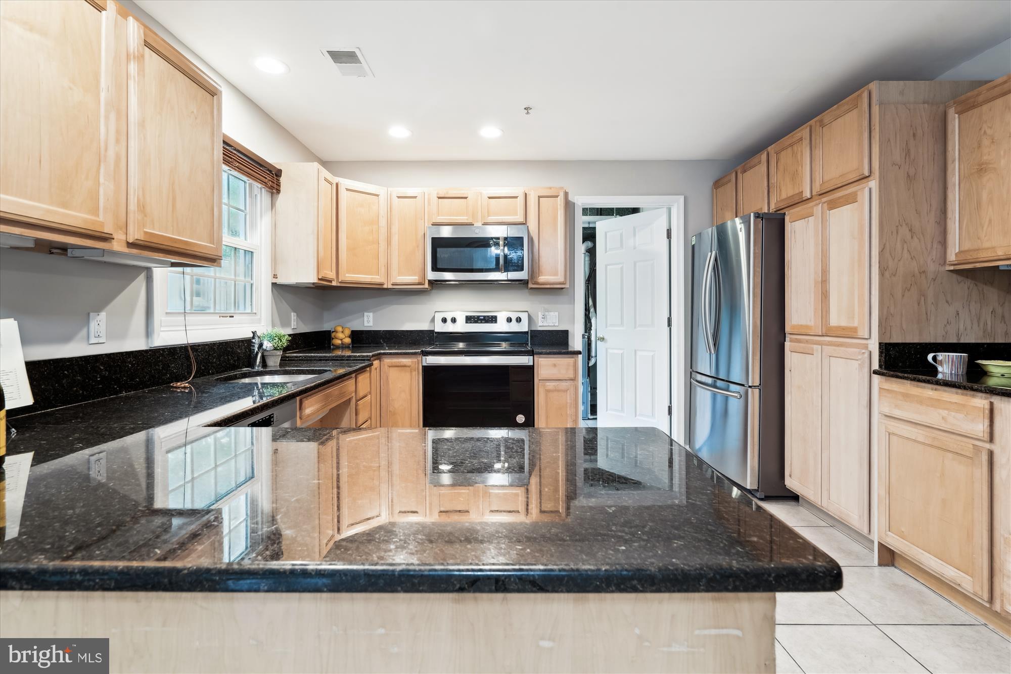 15705 Bond Mill Road Laurel, MD 20707 - Photo 34 of 77 GRANITE COUNTERTOPS