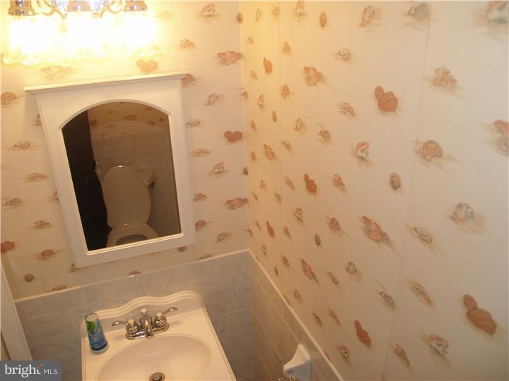 1805 Winding Way Clementon, NJ 08021 - Photo 10 of 19 Half Bath