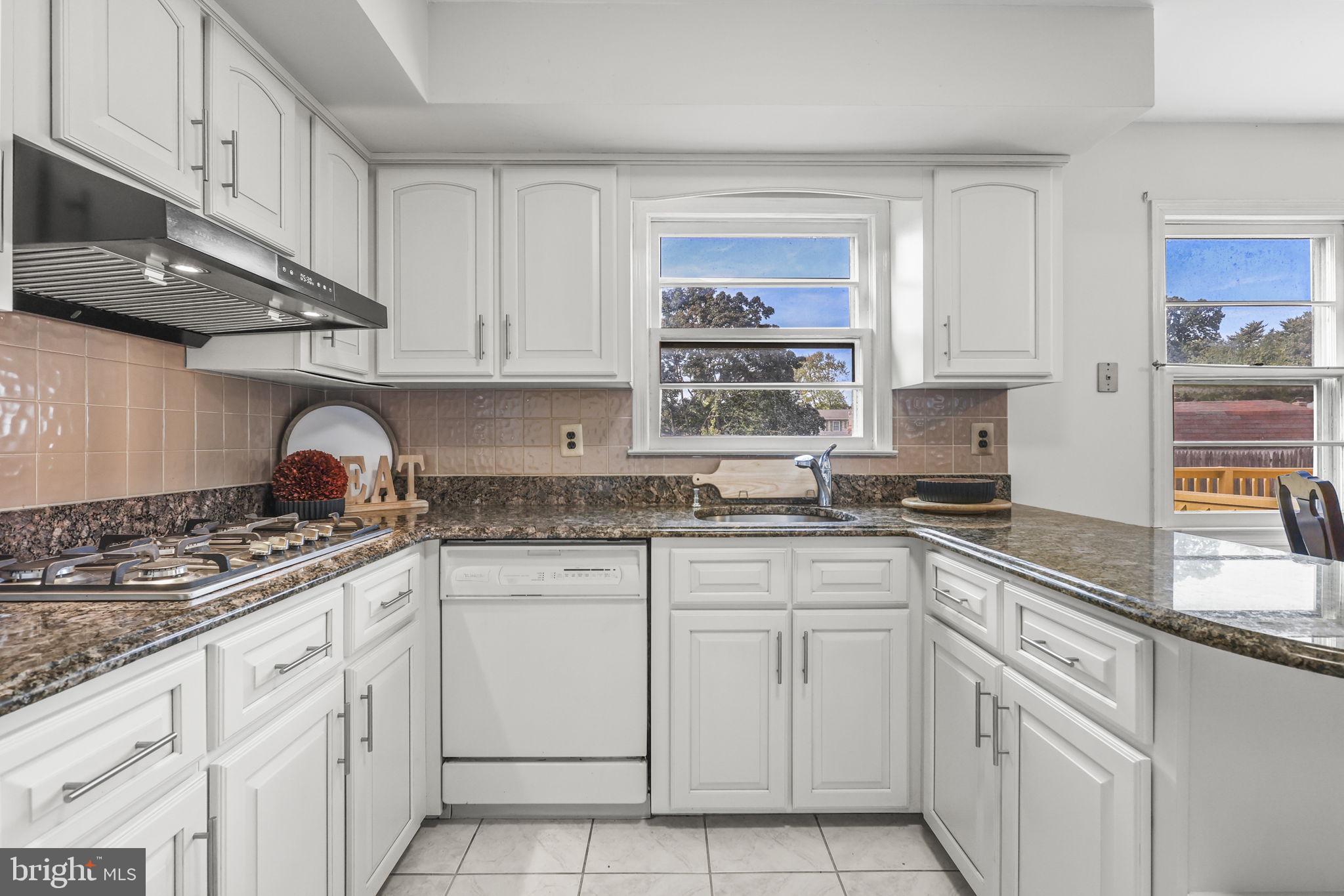51 Wolfpack Road Hamilton, NJ 08619 - Photo 10 of 47