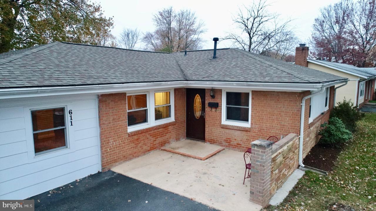 611 West Nettle Tree Road Sterling, VA 20164 - Photo 8 of 31 Gallery Image 8