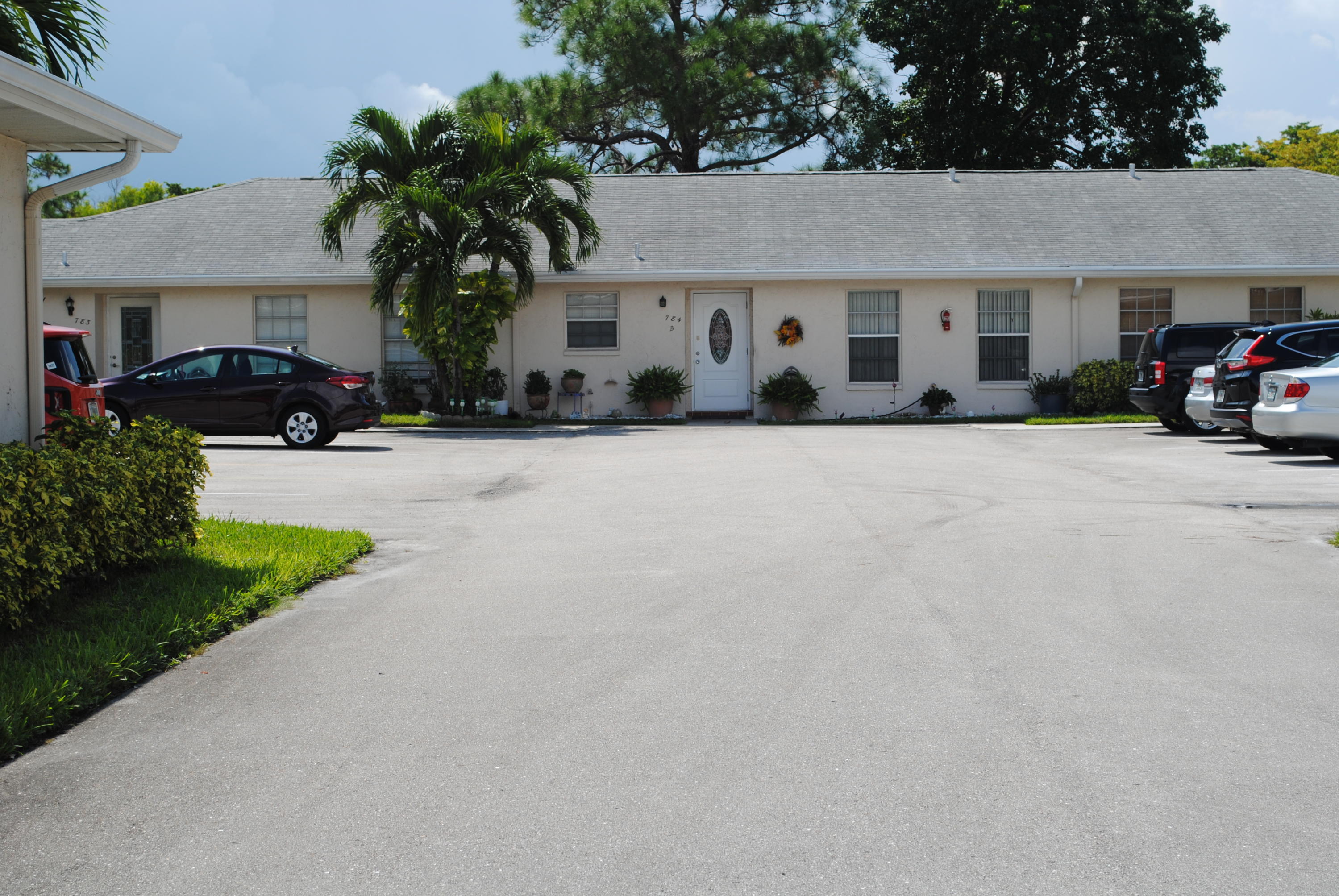 784 Nantucket Circle, Unit B Lake Worth, FL 33467 - Photo 2 of 34 DSC_0002