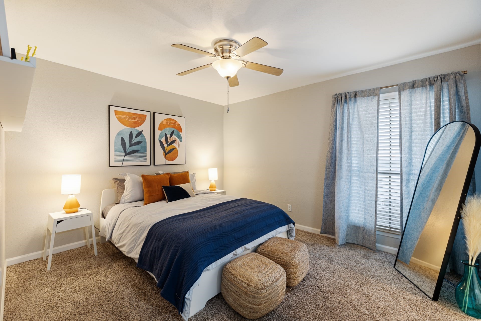 8701 Town Park Drive, Unit 51117 Houston, TX 77036 - Photo 7 of 20 a bedroom with a bed and a chandelier