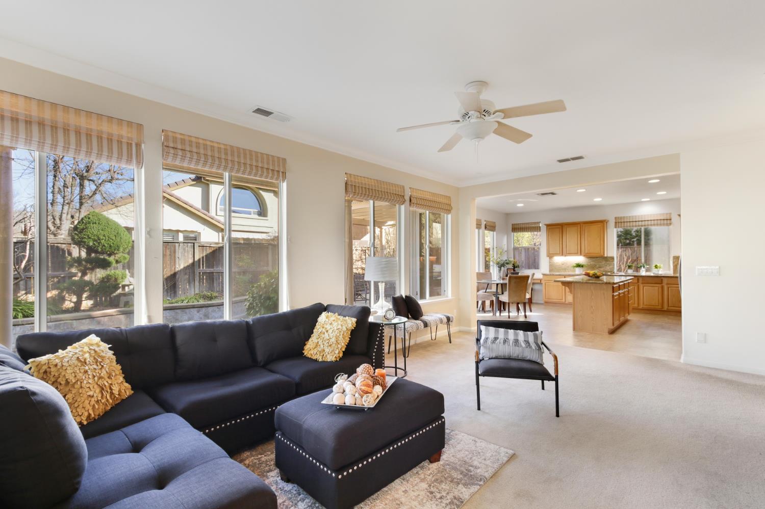 1047 Elsworth Way Folsom, CA 95630 - Photo 14 of 62