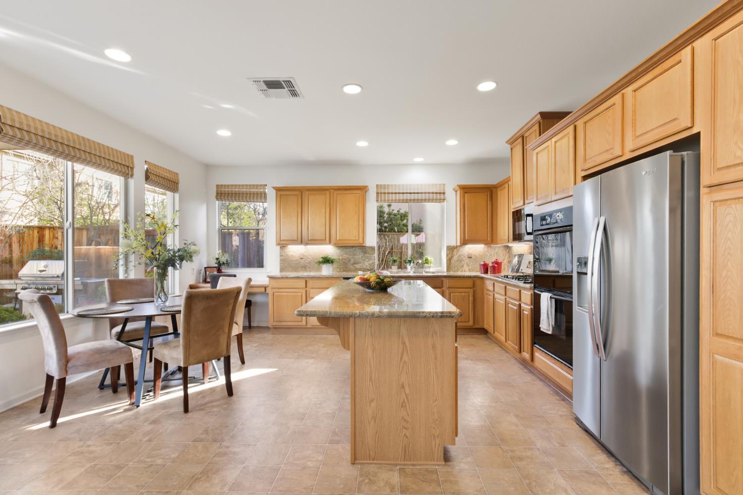 1047 Elsworth Way Folsom, CA 95630 - Photo 15 of 62