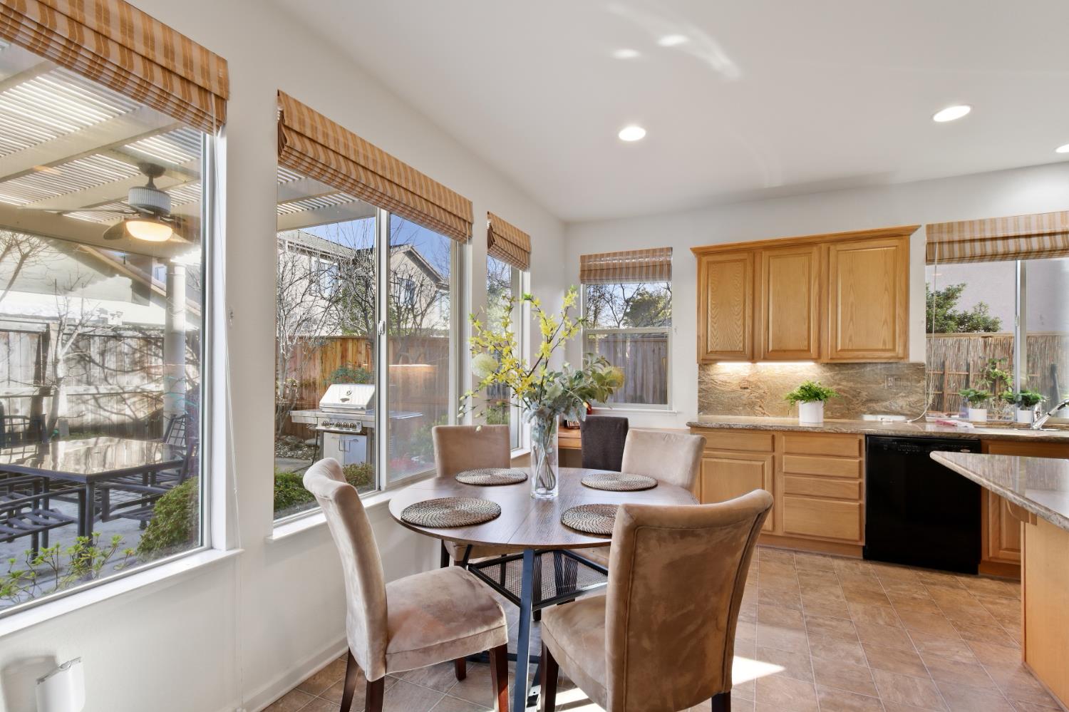 1047 Elsworth Way Folsom, CA 95630 - Photo 16 of 62