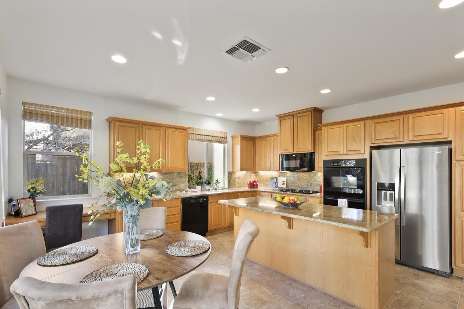 1047 Elsworth Way Folsom, CA 95630 - Photo 17 of 62