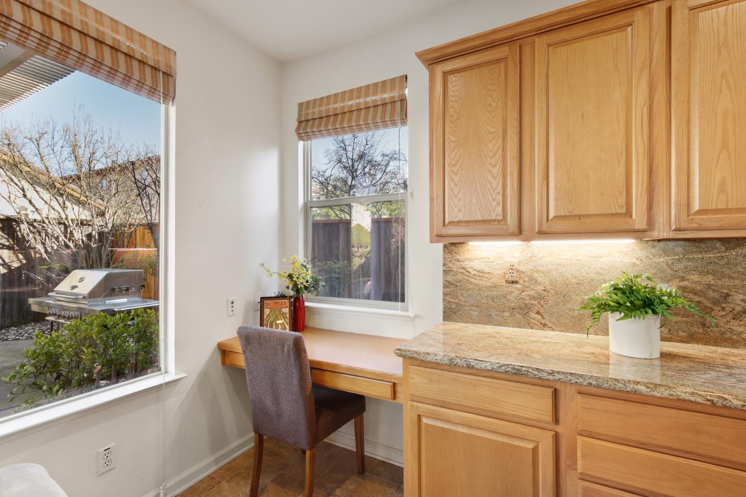 1047 Elsworth Way Folsom, CA 95630 - Photo 21 of 62