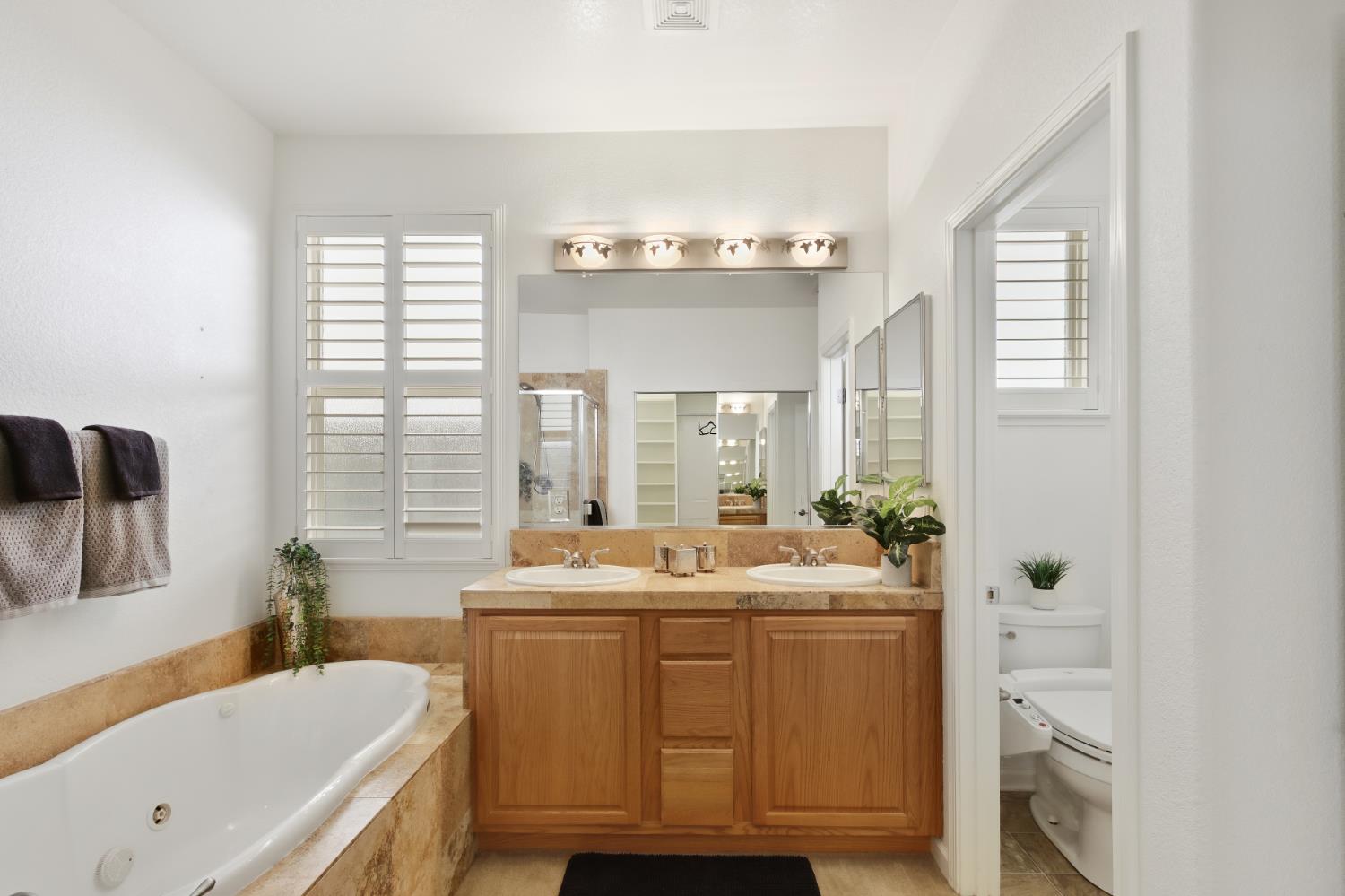 1047 Elsworth Way Folsom, CA 95630 - Photo 34 of 62