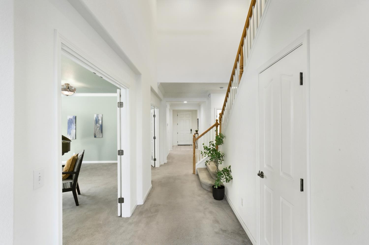 1047 Elsworth Way Folsom, CA 95630 - Photo 4 of 62