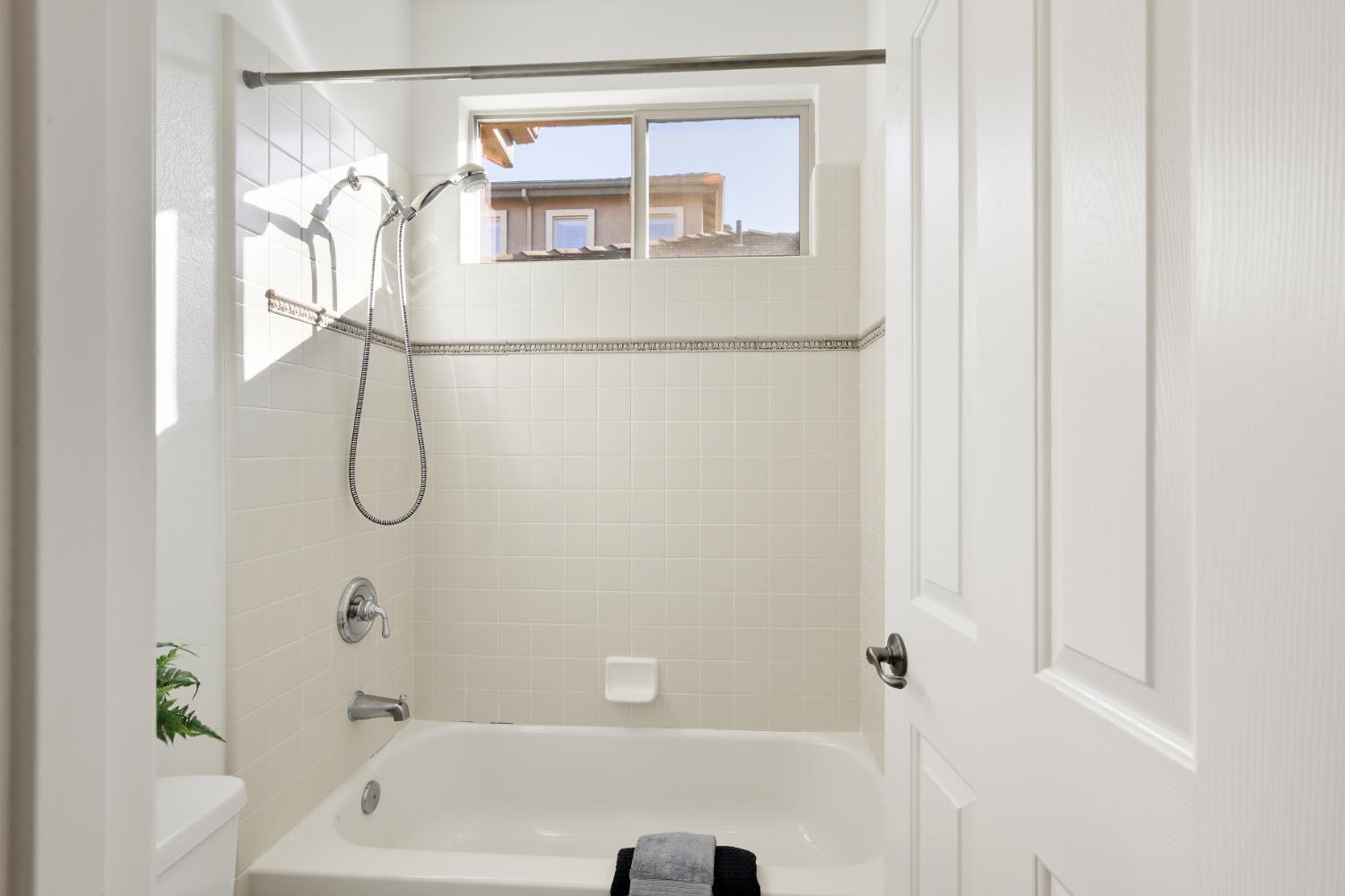 1047 Elsworth Way Folsom, CA 95630 - Photo 41 of 62