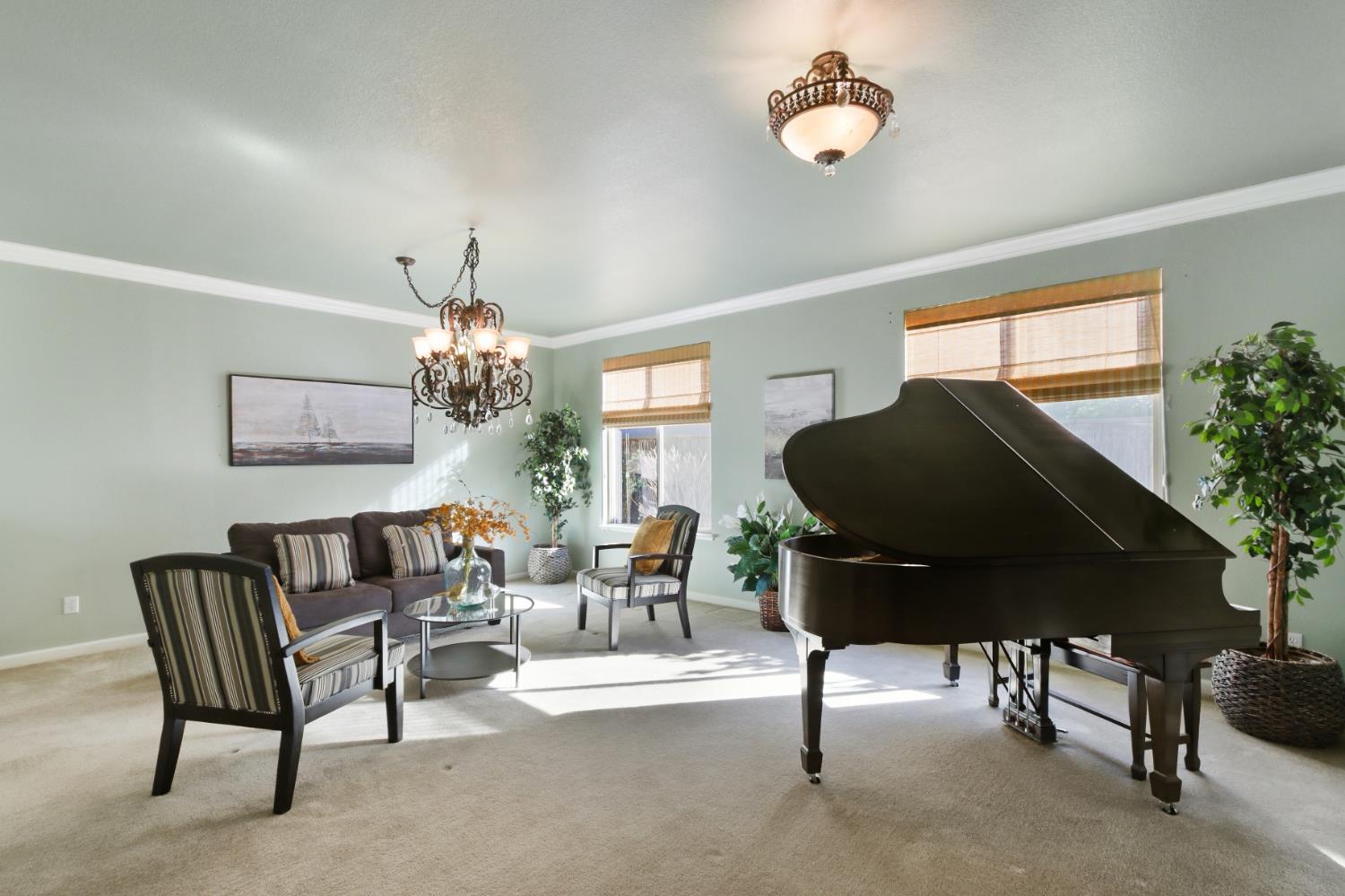 1047 Elsworth Way Folsom, CA 95630 - Photo 6 of 62