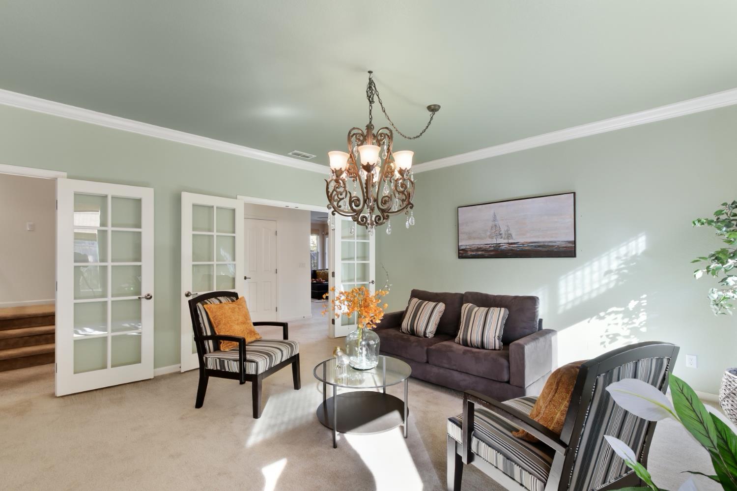 1047 Elsworth Way Folsom, CA 95630 - Photo 8 of 62