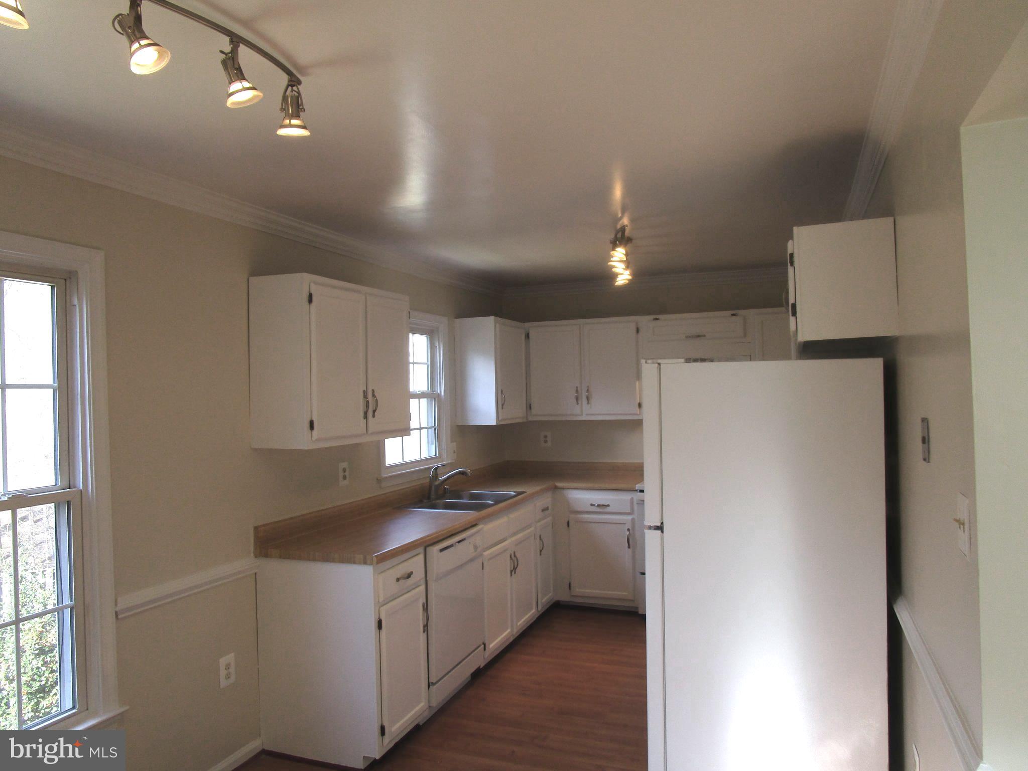 7932 Forest Path Way Springfield, VA 22153 - Photo 10 of 30 Kitchen with Track Lighting