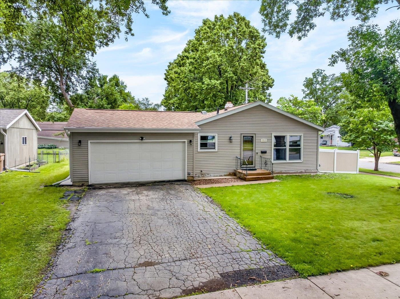 1813 Prairie Road Madison, WI 53711 - Photo 7 of 51