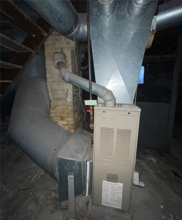 2409 25th Street Beaver Falls, PA 15010 - Photo 20 of 20 a utility room with dryer and washer