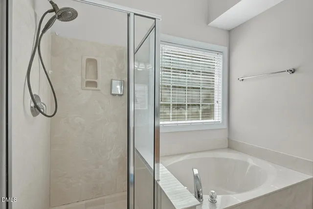 a view of a big room with closet and windows