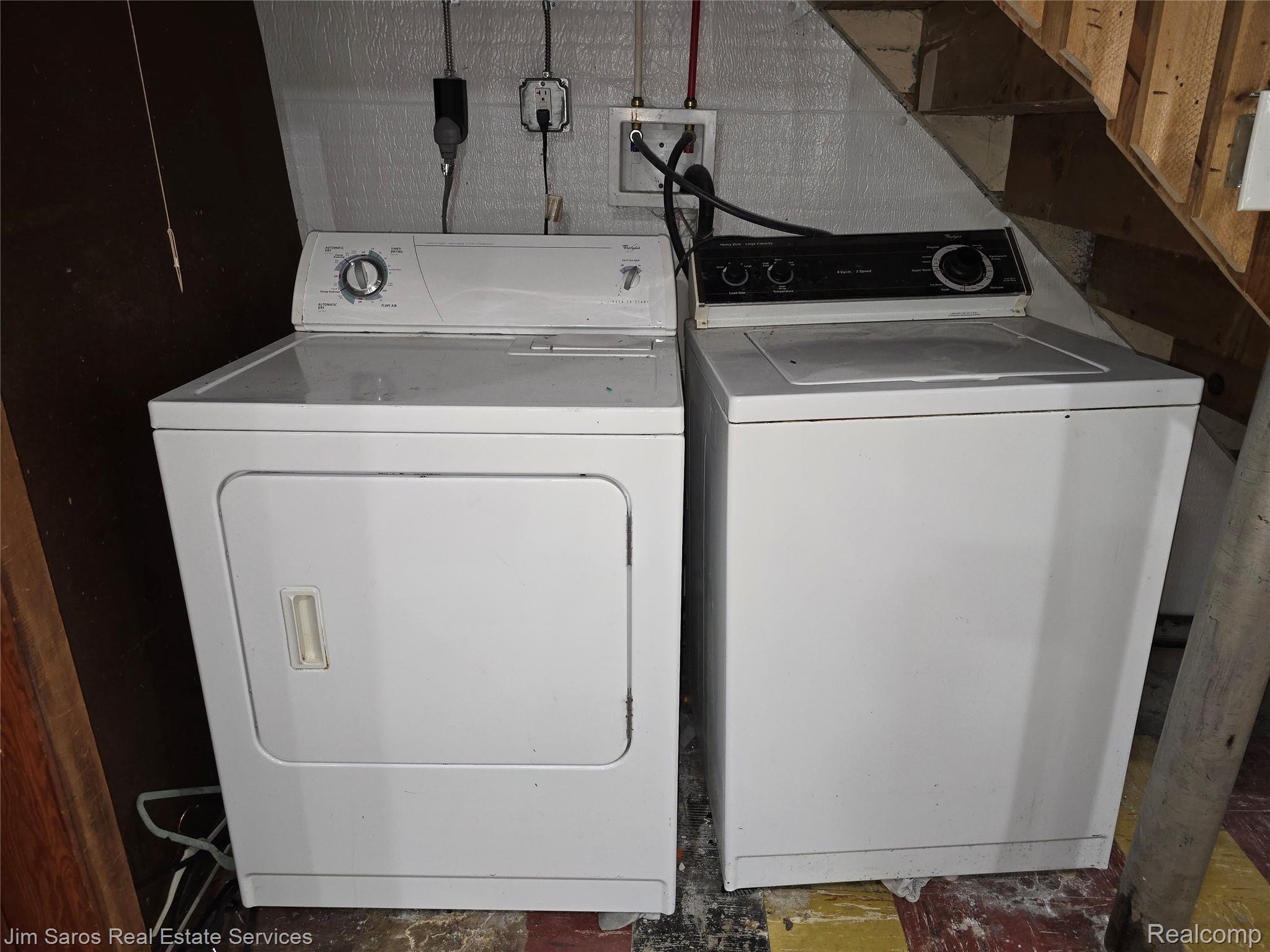 1762 Bournemouth Road Grosse Pointe, MI 48236 - Photo 17 of 21 White washer and dryer units