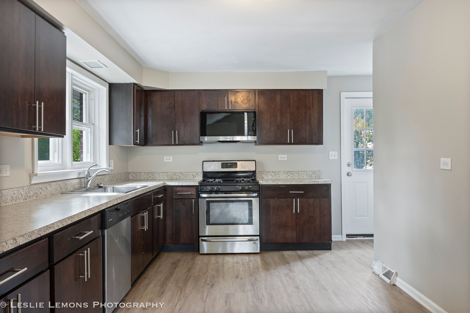 612 Rozanne Drive Addison, IL 60101 - Photo 7 of 33 Gallery Image 7