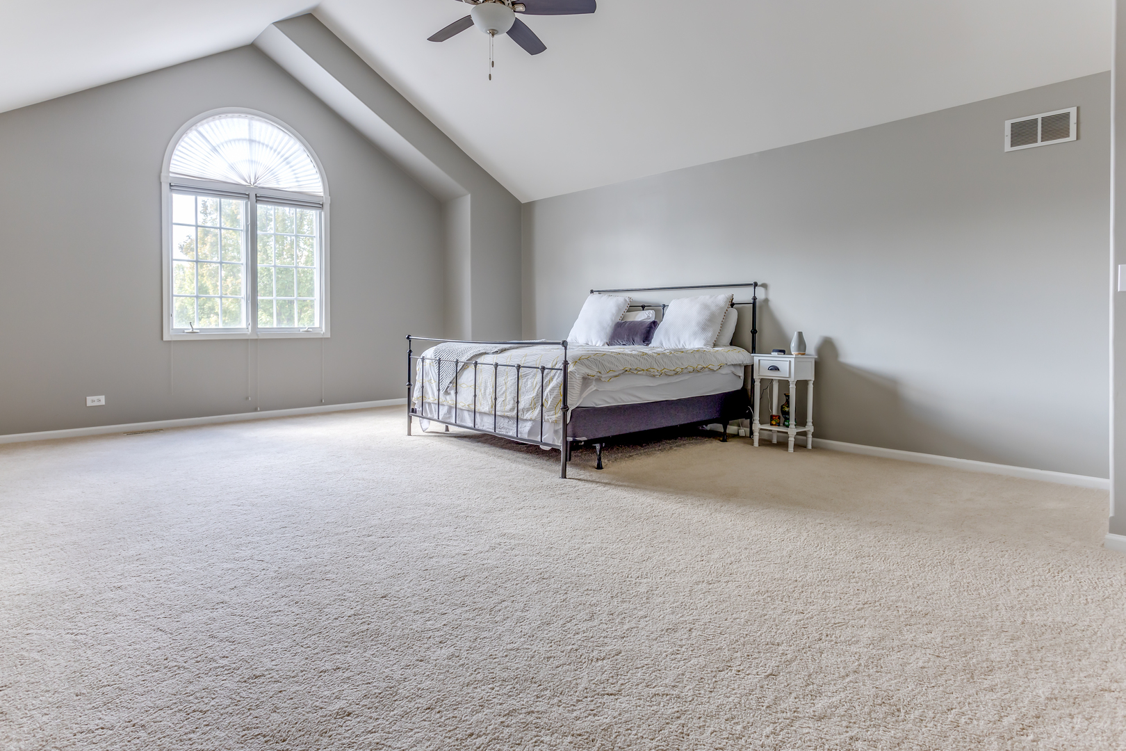 3819 Grassmere Road Naperville, IL 60564 - Photo 22 of 38 a bed room with a bed and a window