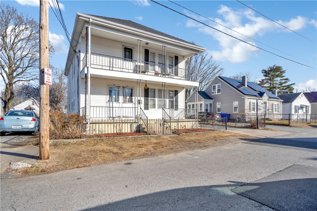 51 Clinton Street Pawtucket, RI 02861 - Photo 3 of 27 Gallery Image 3