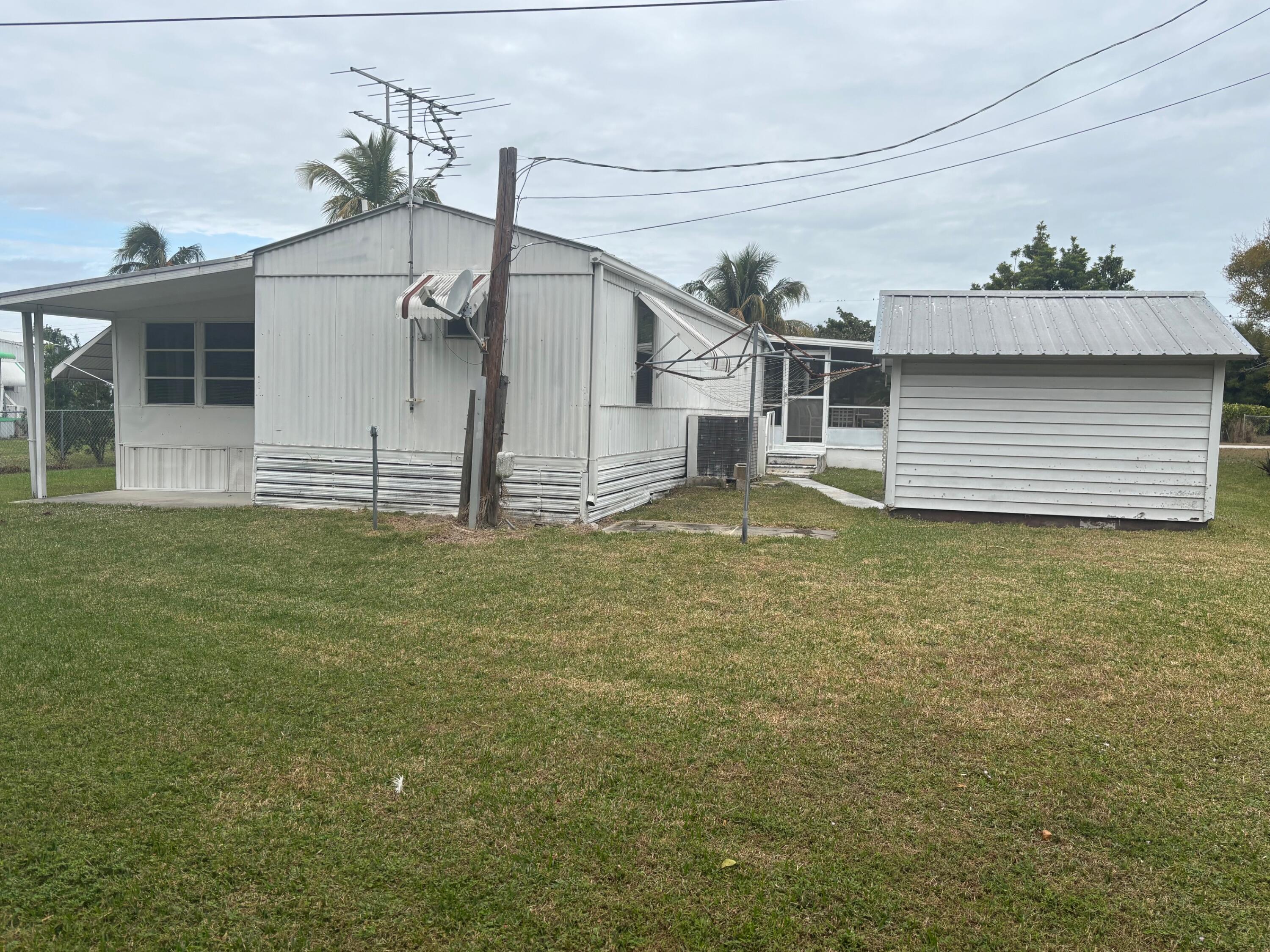 152 Northeast 15th Terrace Stuart, FL 34994 - Photo 6 of 20 IMG_4402