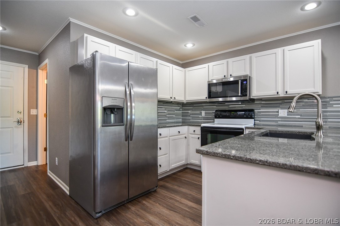 194 Sac Road, Unit D301 Sunrise Beach, MO 65079 - Photo 4 of 43 Plenty of cabinet space in kitchen