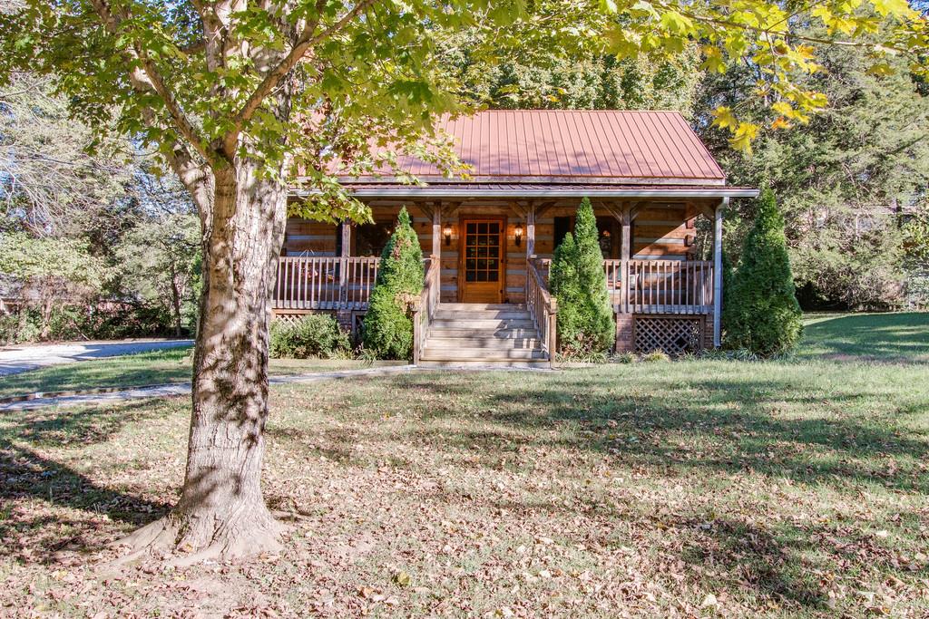 5534 Vanderbilt Road Old Hickory, TN 37138 - Photo 2 of 27 a front view of a house with garden