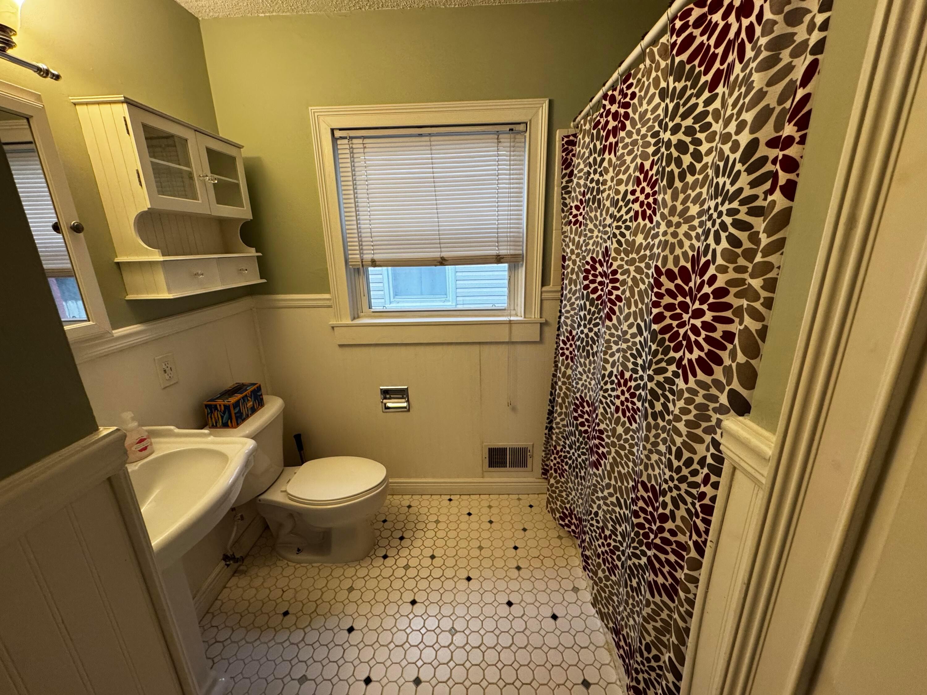 156 South Gould Road Columbus, OH 43209 - Photo 8 of 23 First floor bathroom