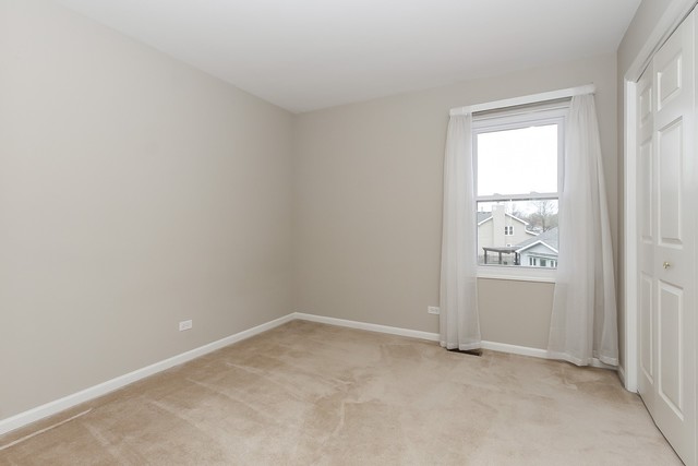 2784 Randall Ridge Drive Elgin, IL 60124 - Photo 17 of 20 an empty room with windows